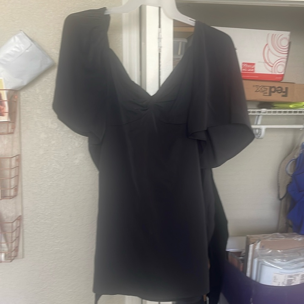 Flutter sleeve open back black skort